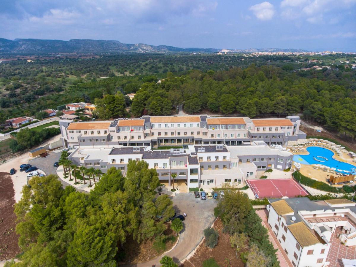 Futura Club Spiagge Bianche Hotel Фонтане Бианче Екстериор снимка